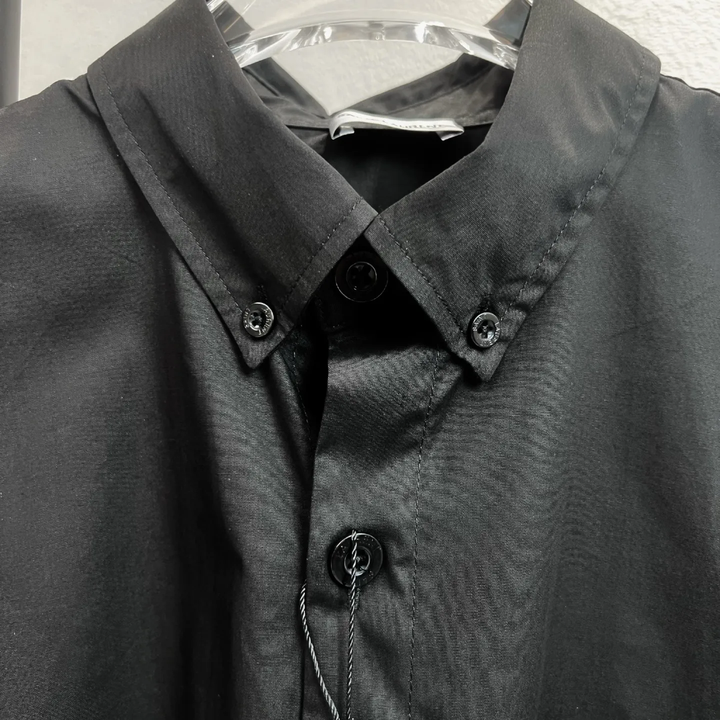💰230 Model number The upper body is soft and comfortable, extremely delicate, and feels solid, smooth and soft. It has the characteristics of non-wrinkling fabric and an invincible feel. Perfect details. Size: S-XL